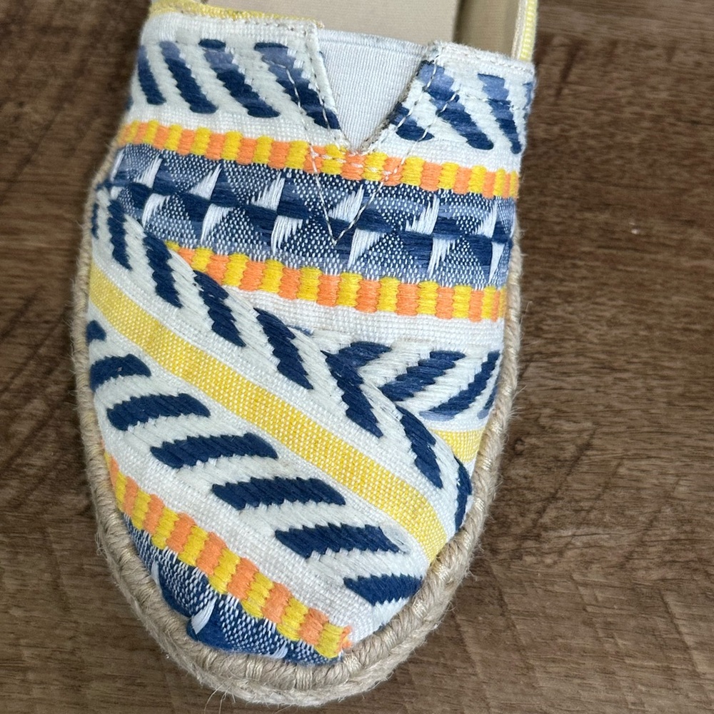 Toms Blue and Yellow Espadrilles with Chevron Pattern Boho - Picture 11 of 12